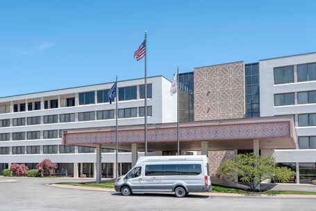 Crowne Plaza Indianapolis Airport - Image 11