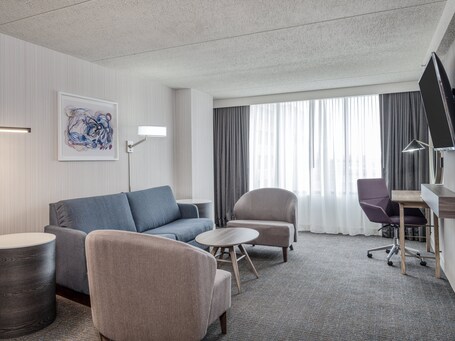 Crowne Plaza Indianapolis Airport - Image 4