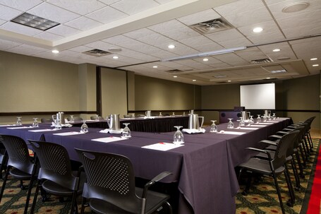 Crowne Plaza Indianapolis Airport - Image 42