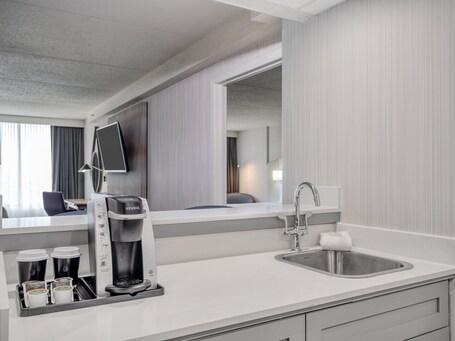 Crowne Plaza Indianapolis Airport - Image 1