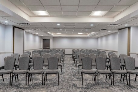Crowne Plaza Indianapolis Airport - Image 43