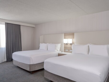 Crowne Plaza Indianapolis Airport - Image 32