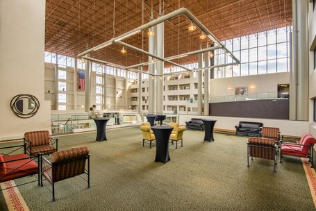 Crowne Plaza Indianapolis Airport - Image 19