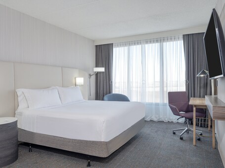 Crowne Plaza Indianapolis Airport - Image 35