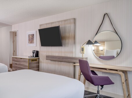 Crowne Plaza Indianapolis Airport - Image 46