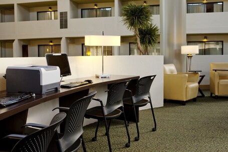 Crowne Plaza Indianapolis Airport - Image 22