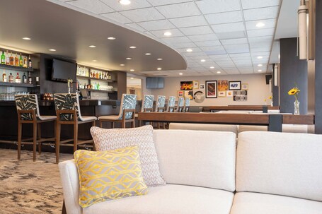 Crowne Plaza Indianapolis Airport - Image 27