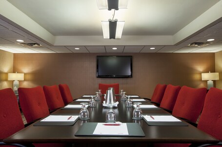 Crowne Plaza Indianapolis Airport - Image 38