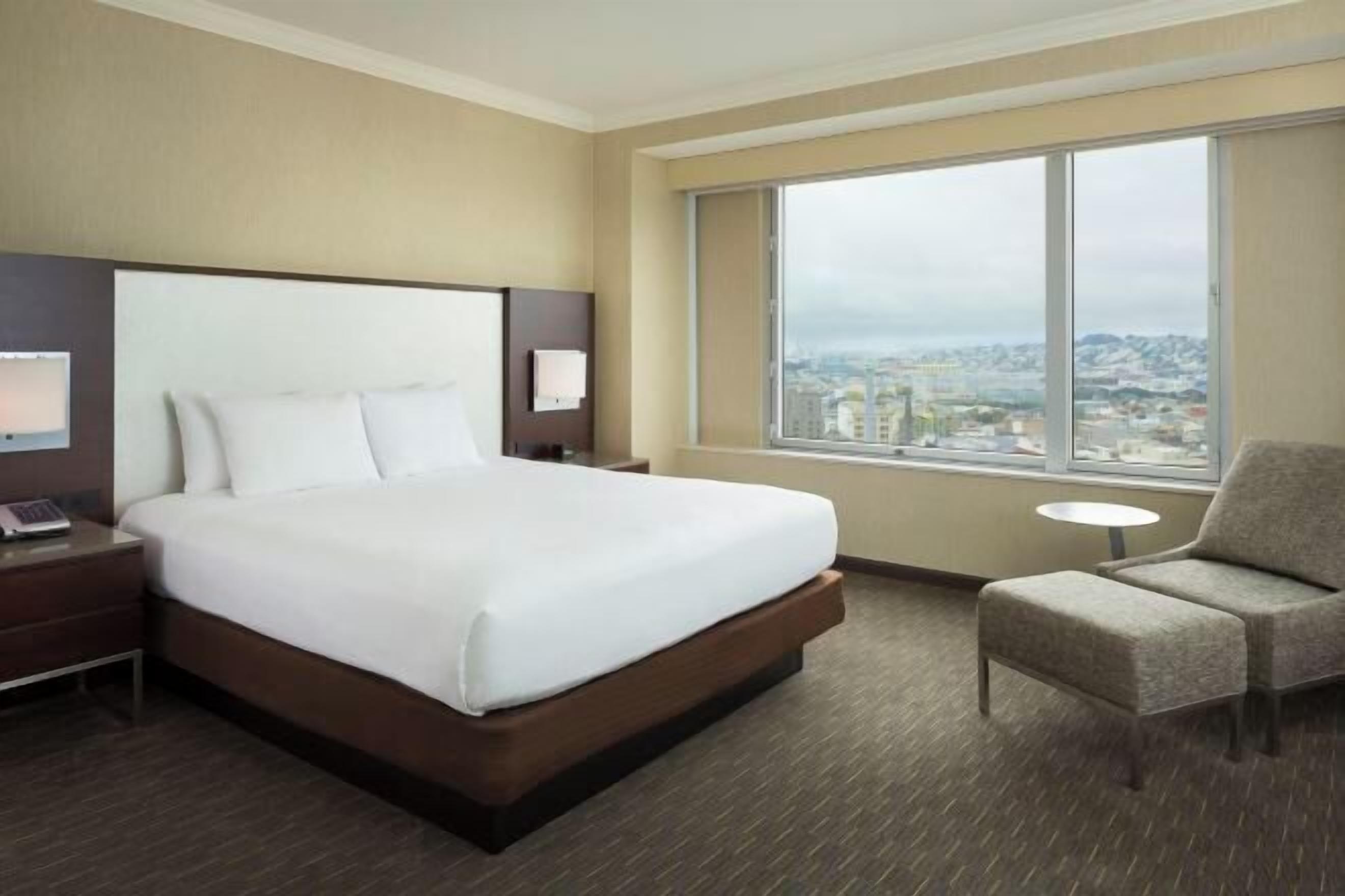 Hypo-allergenic bedding, in-room safe, desk, iron/ironing board