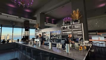 2 Bars/Lounges, Bar auf der Dachterrasse, Lobby-Lounge