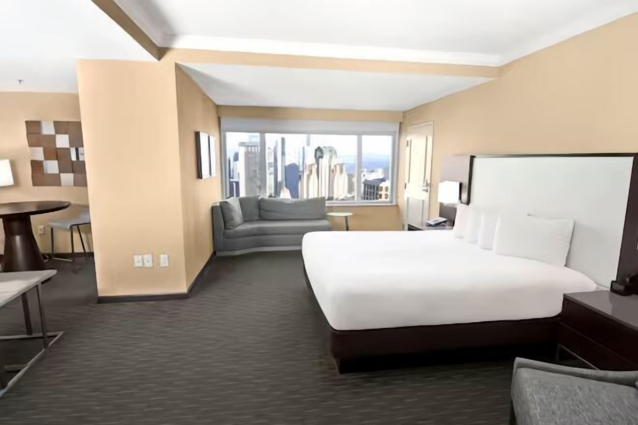 Hypo-allergenic bedding, in-room safe, desk, iron/ironing board