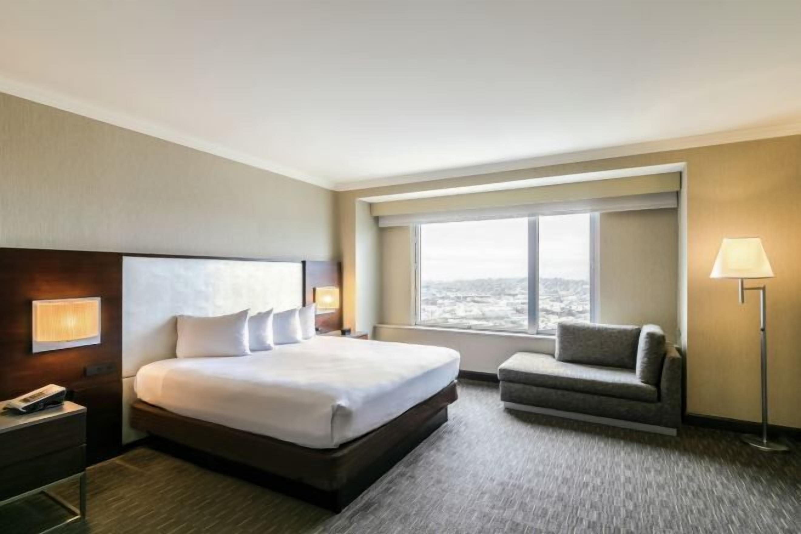 Hypo-allergenic bedding, in-room safe, desk, iron/ironing board