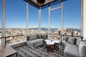 2 bars/lounges, rooftop bar, lobby lounge