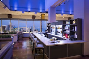 2 bars, bar sur le toit, lounge dans le hall