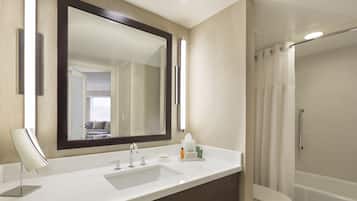 Deluxe Corner King Junior Suite | Bathroom | Combined shower/bathtub, designer toiletries, hair dryer, towels