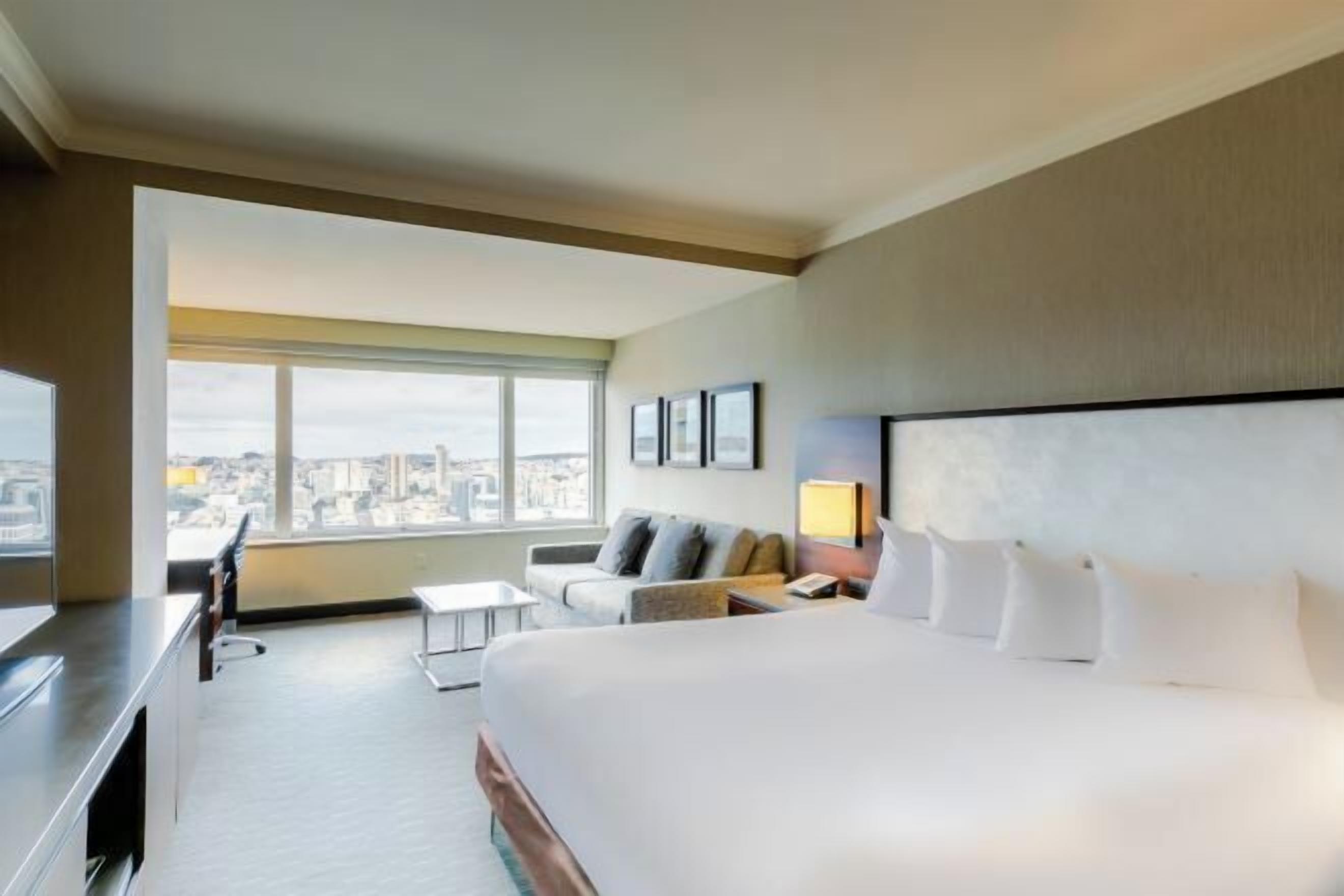 Hypo-allergenic bedding, in-room safe, desk, iron/ironing board