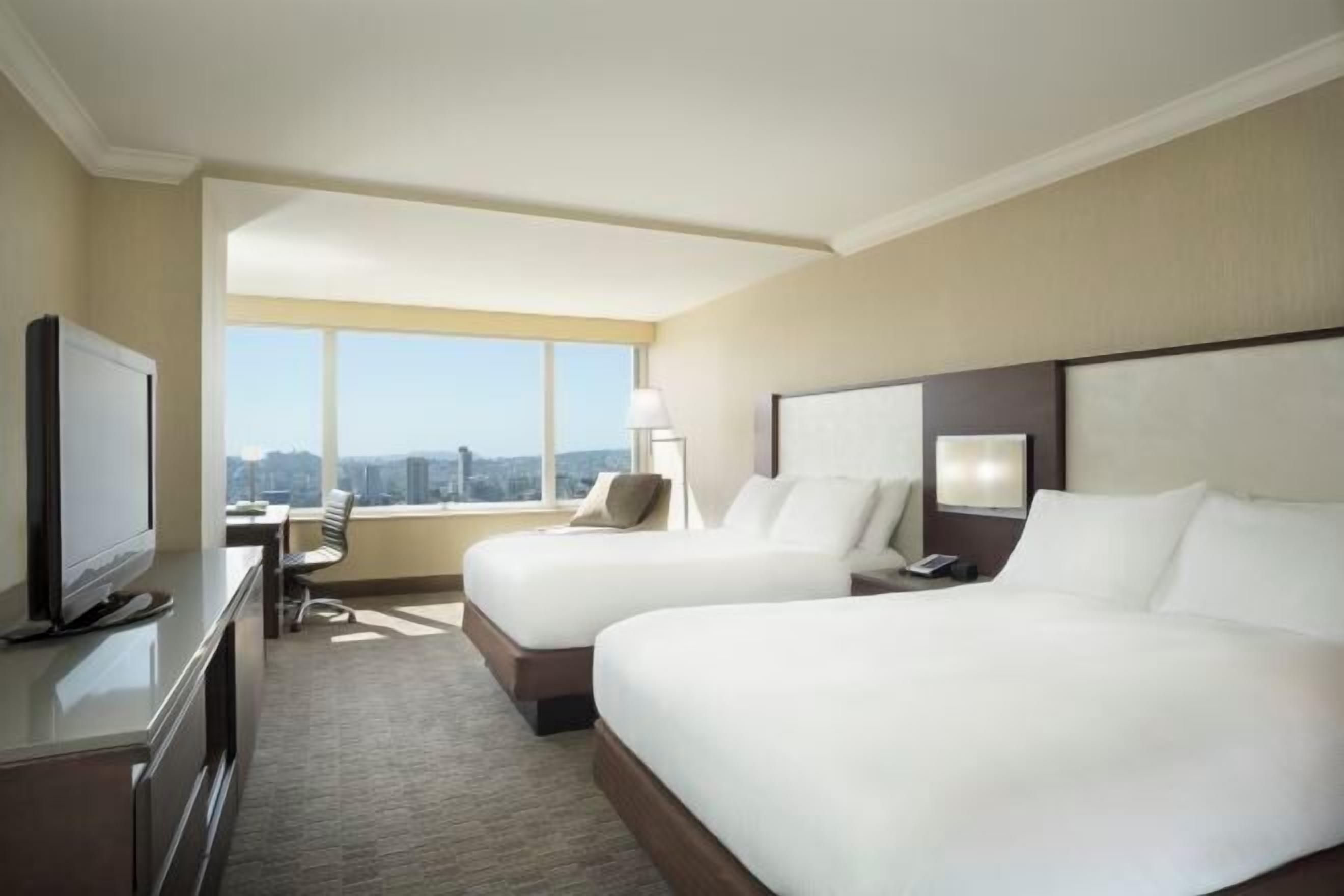 Hypo-allergenic bedding, in-room safe, desk, iron/ironing board