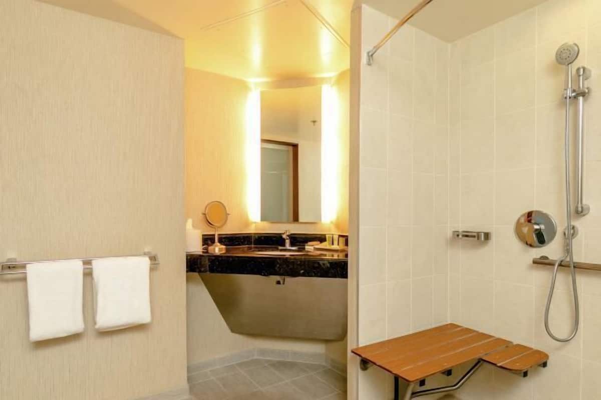 Bathroom | Combined shower/tub, designer toiletries, hair dryer, towels