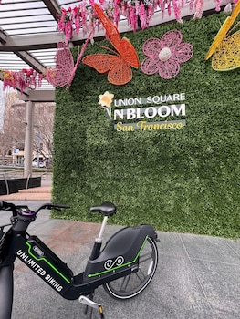 Hotel Exterior at Hilton San Francisco Union Square