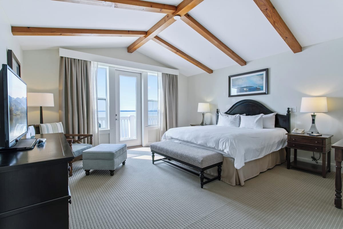 1 bedroom, premium bedding, down comforters, in-room safe