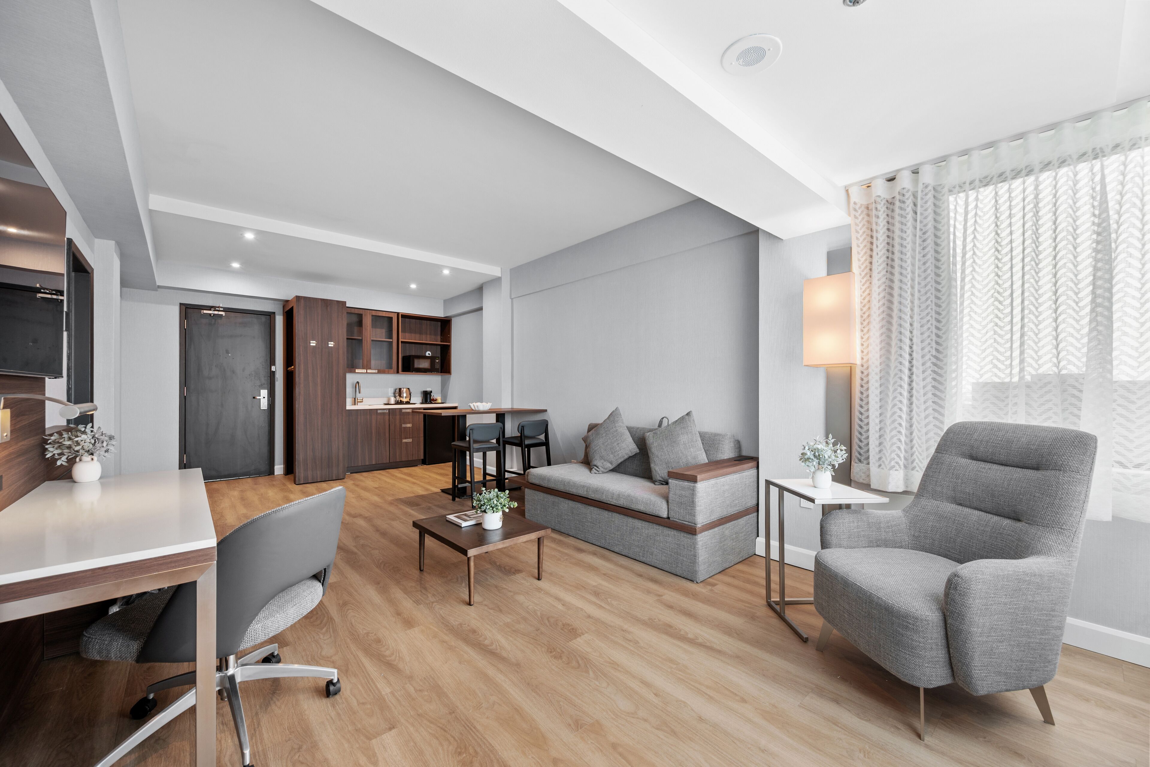 Literie hypoallergénique, coffres-forts dans les chambres, bureau