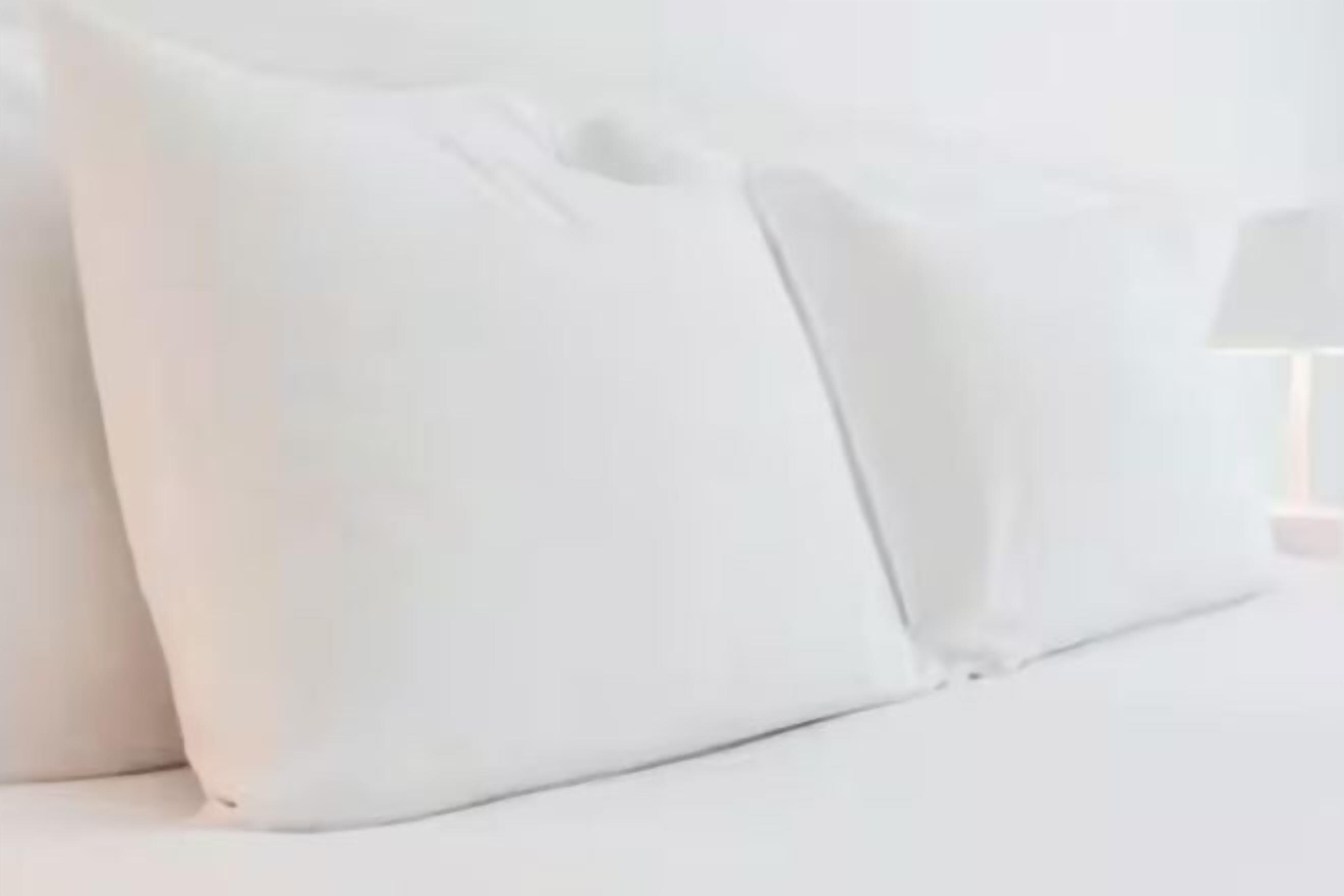 Ropa de cama hipoalergénica y escritorio 