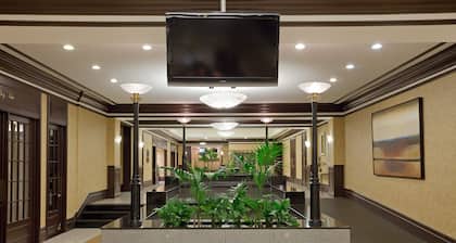 Armon Plaza Montreal Airpt, Trademark Collection by Wyndham