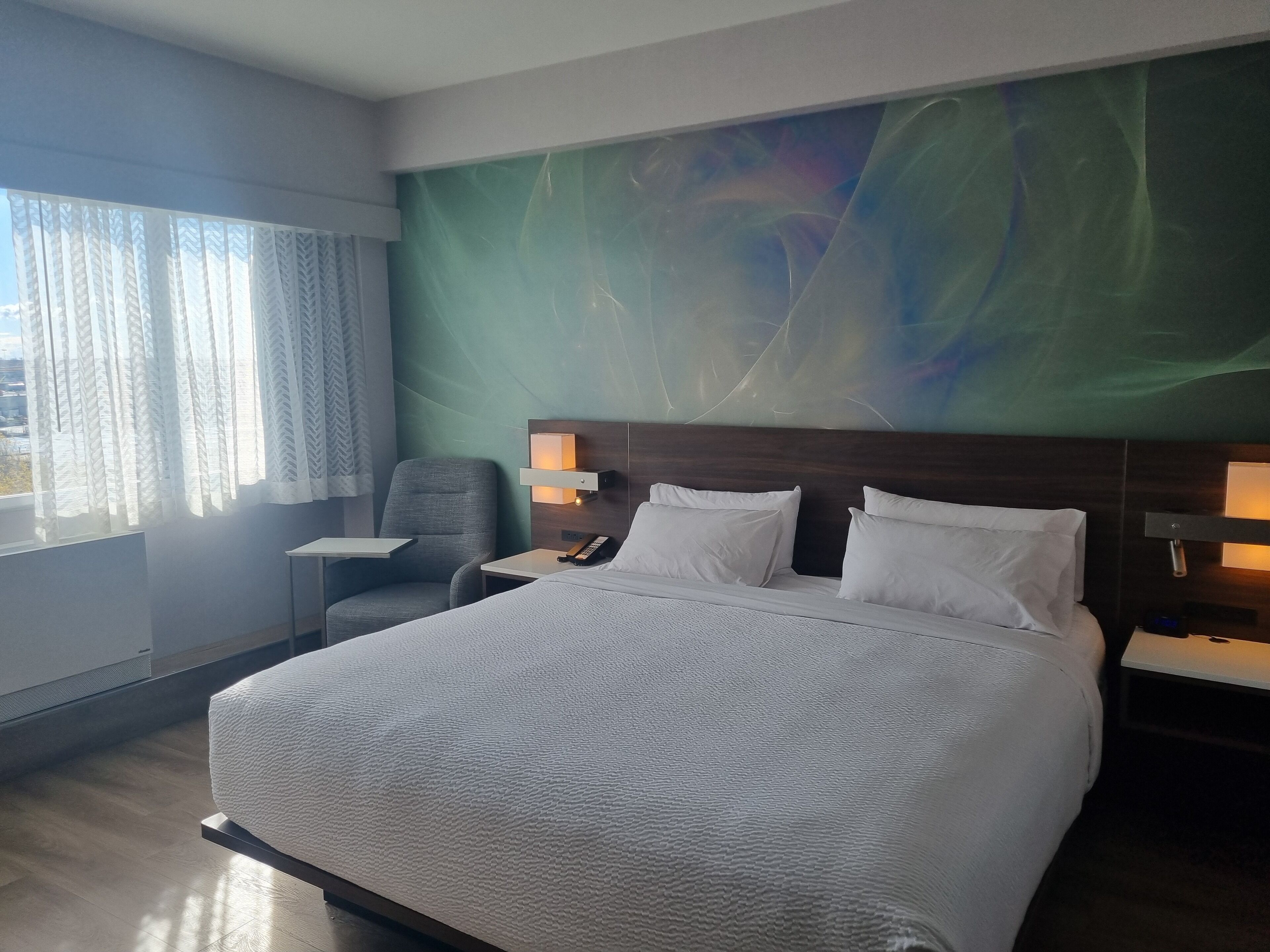 Hypo-allergenic bedding, in-room safe, desk, laptop workspace