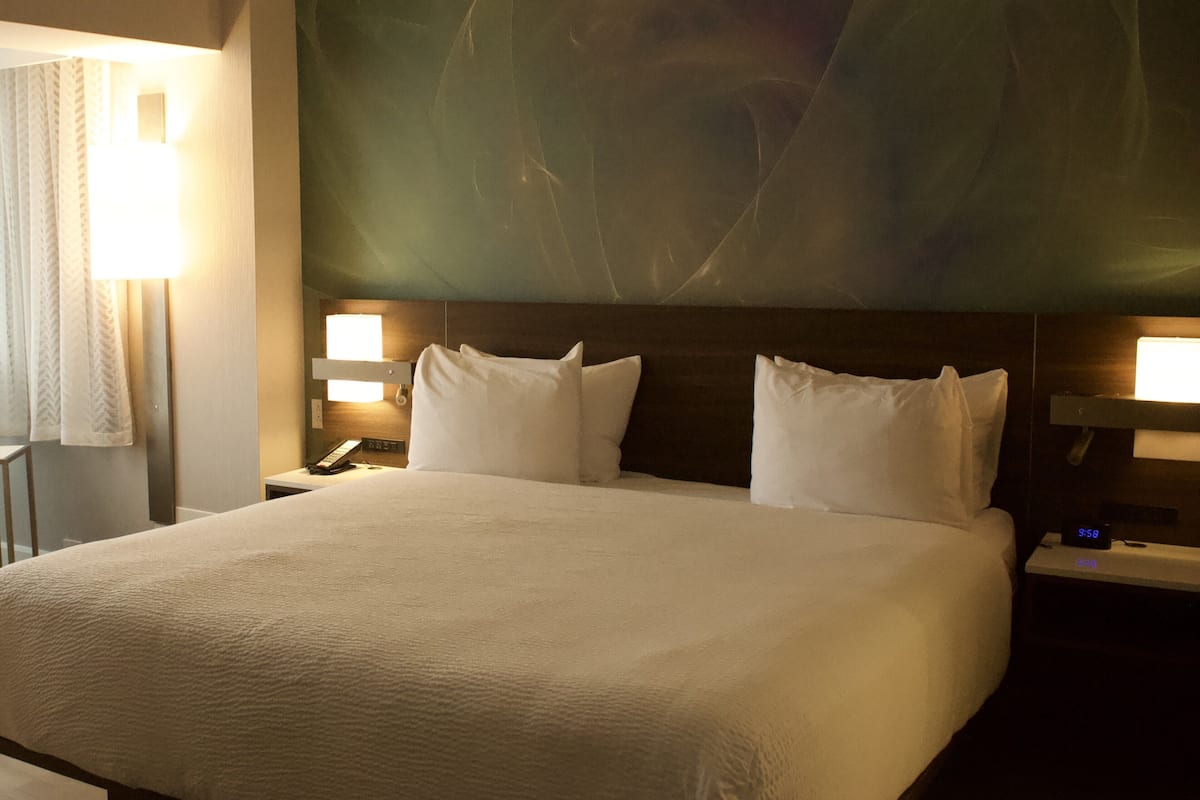 Standardzimmer, 1 King-Bett | 1 Schlafzimmer, Allergikerbettwaren, Zimmersafe, Schreibtisch