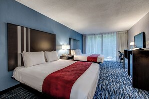 Desk, iron/ironing board, free cots/infant beds, free WiFi - Glenstone Lodge (Gatlinburg)
