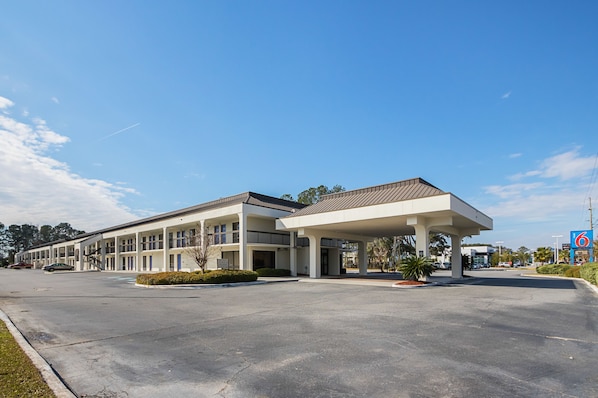 Front of property - Motel 6 Savannah, GA - Midtown (Savannah)