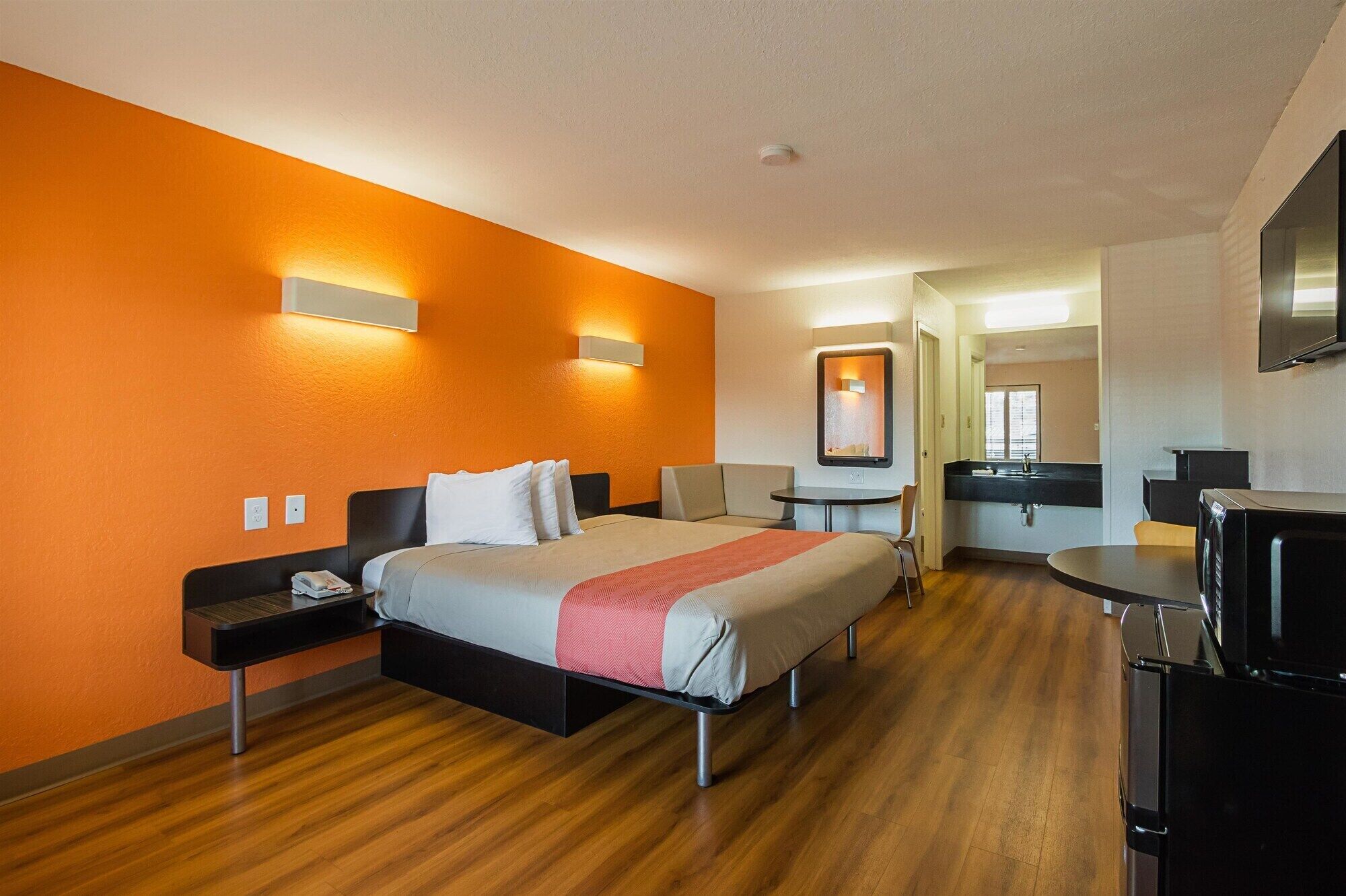 Free WiFi, bed sheets, wheelchair access