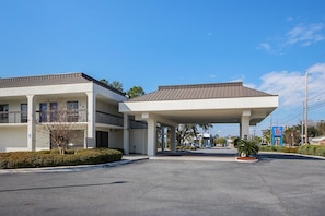 Property entrance - Motel 6 Savannah, GA - Midtown (Savannah)