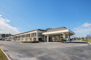 Front of property - Motel 6 Savannah, GA - Midtown (Savannah)