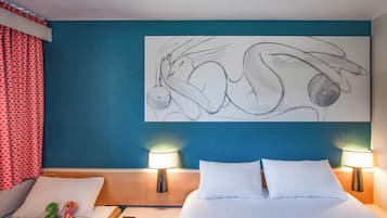 Habitación triple estándar, para no fumadores | Escritorio, cortinas blackout y insonorización