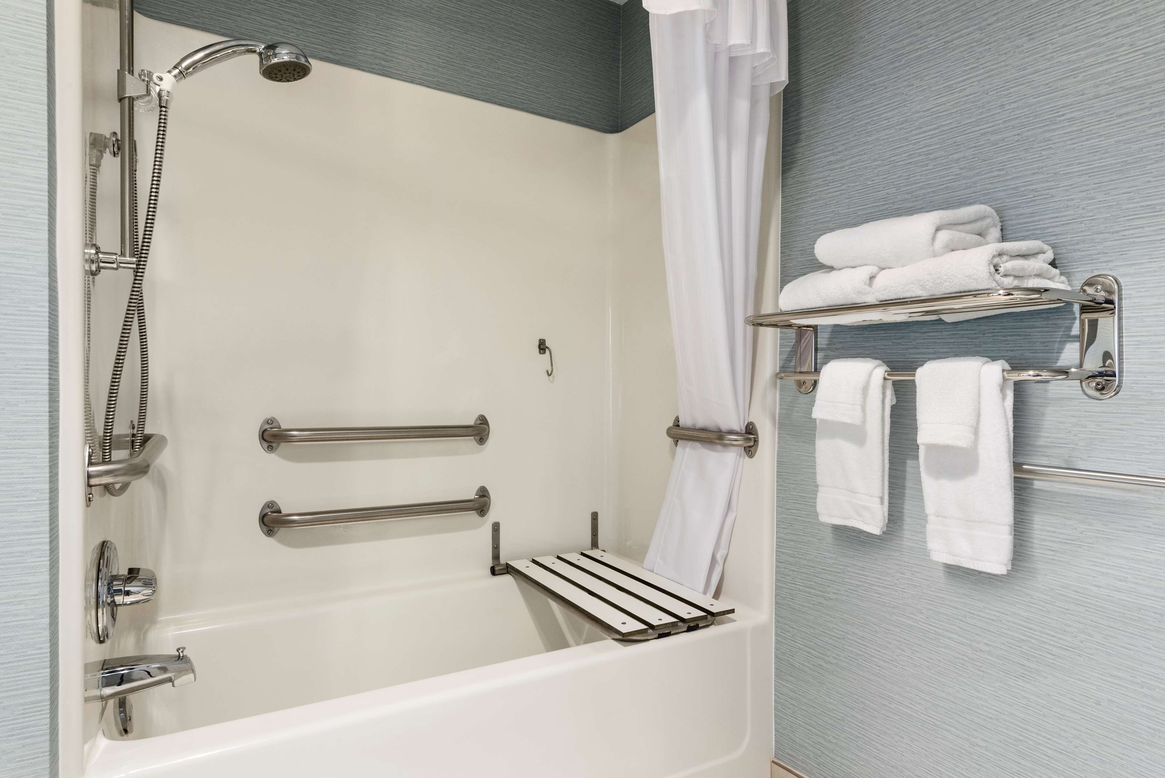 suite, 1 king bed, accessible, bathtub | bathroom | combined shower/bathtub, free toiletries, hair dryer, towels