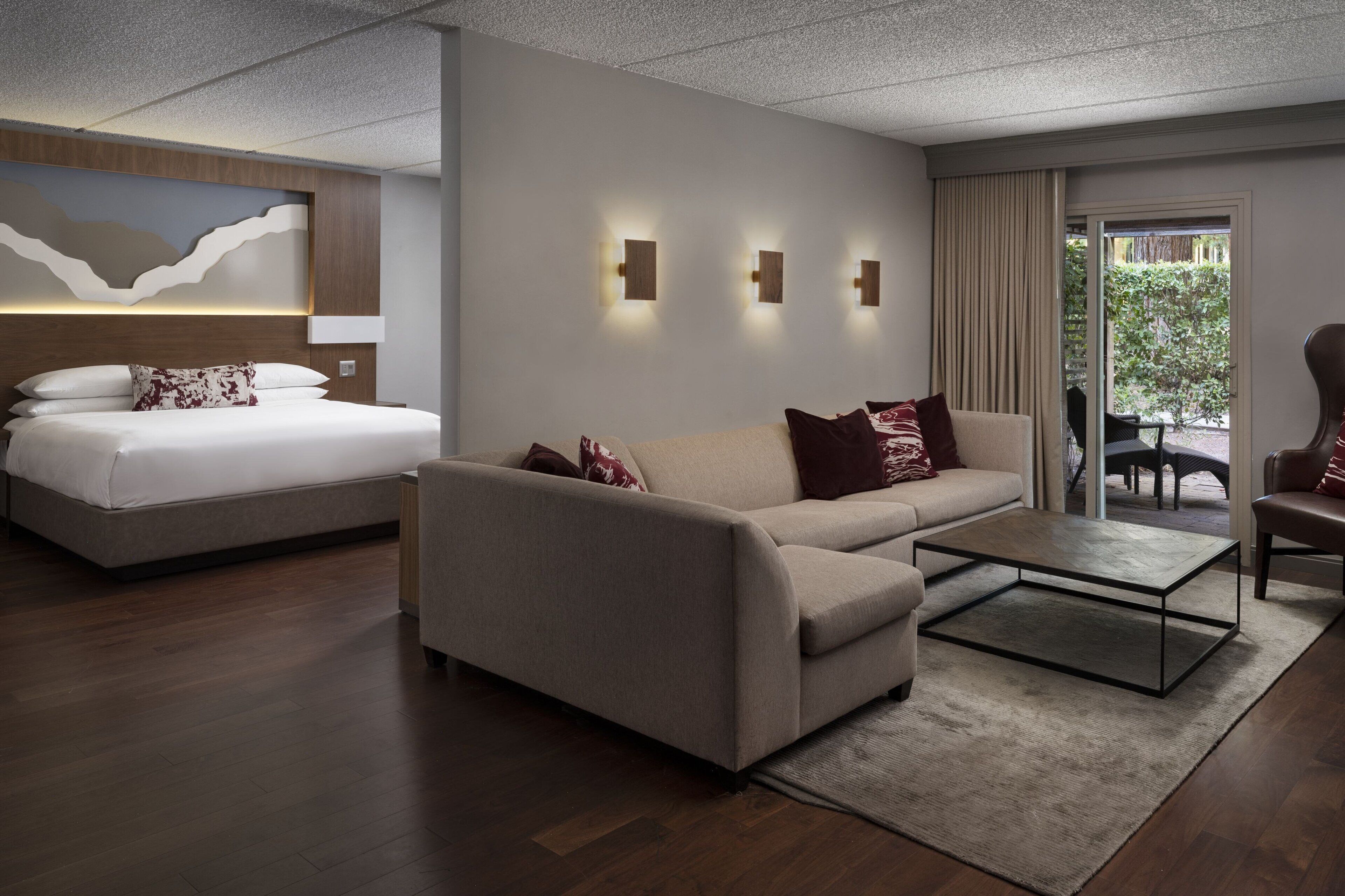 premium bedding, in-room safe, desk, laptop workspace