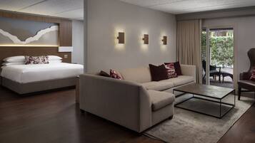 Premium bedding, in-room safe, desk, laptop workspace