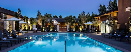 Outdoor pool. Napa Valley Marriott Hotel & Spa