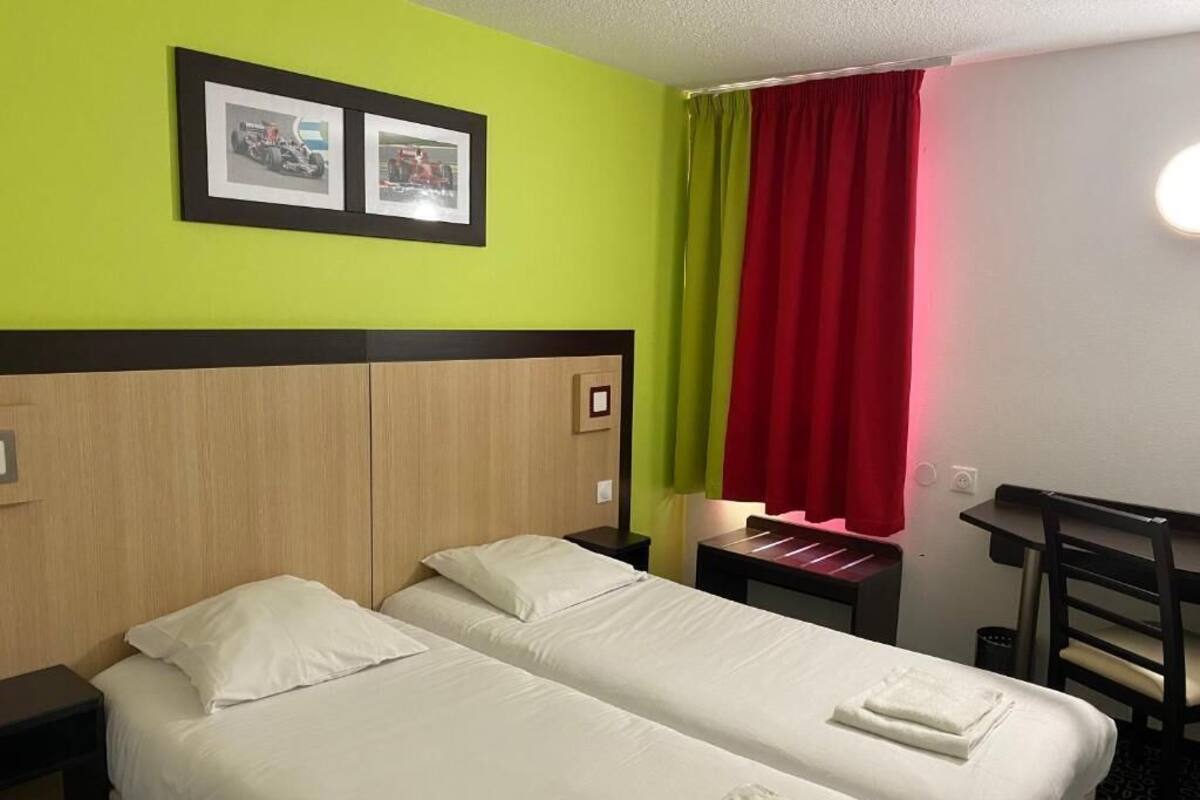 Premium bedding, laptop workspace, blackout curtains, soundproofing