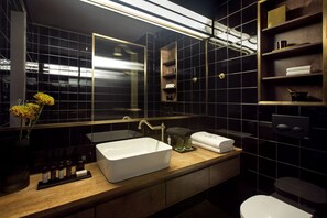 Minibar, in-room safe
