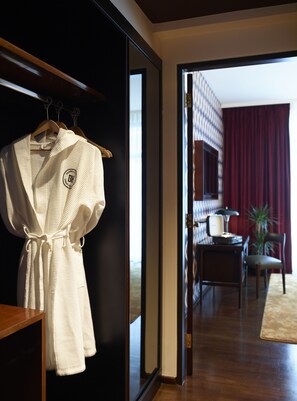 Minibar, in-room safe - Brown Acropol, a Member of Brown Hotels (Athens)
