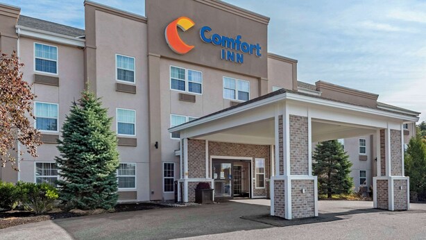 A Comfort Inn hotel with a covered entrance, multiple windows, and a brick facade. - Comfort Inn Augusta (Augusta)