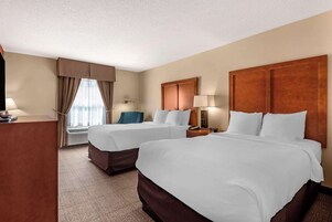 标准房, 2 张双人床, 无烟房 | 办公桌、遮光窗帘、熨斗/熨衣板、免费婴儿床