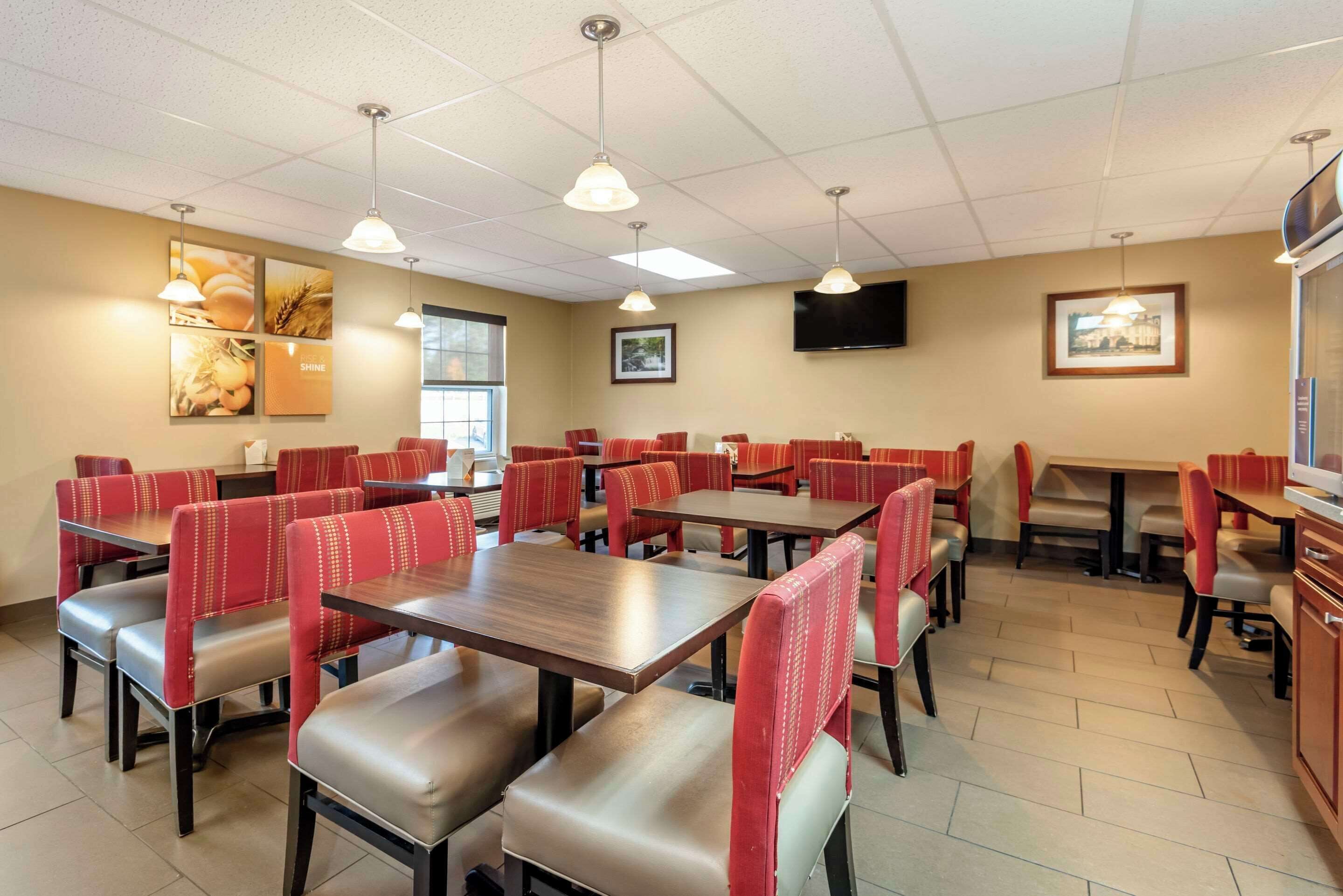 Free daily continental breakfast