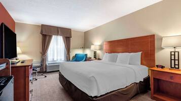 Schreibtisch, Verdunkelungsvorhänge, Bügeleisen/Bügelbrett