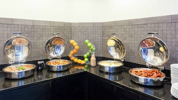 Desayuno a la carta (USD 15 por persona)