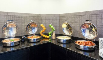 Daily cooked-to-order breakfast (USD 15 per person)