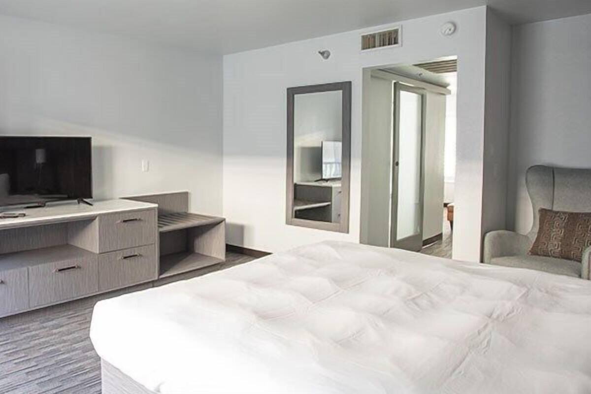 Chambre Standard, 1 très grand lit, accessible aux personnes à mobilité réduite