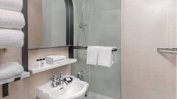 Combined shower/tub, designer toiletries, hair dryer, towels